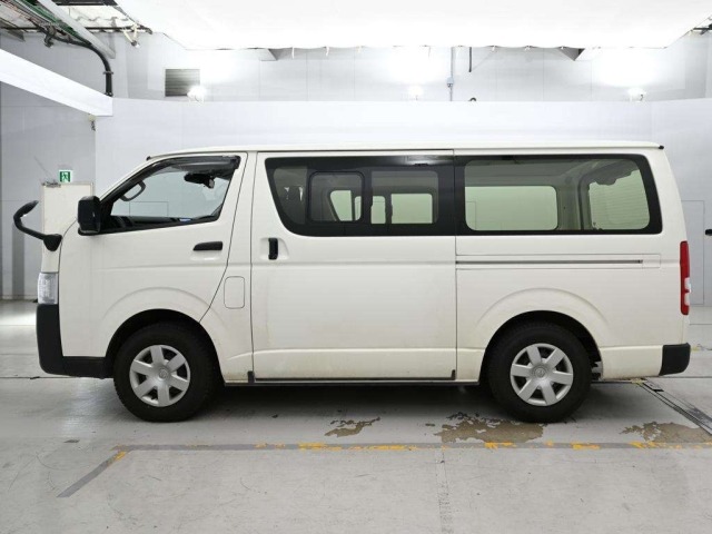 Toyota HIACE VAN 2021 7232086-4
