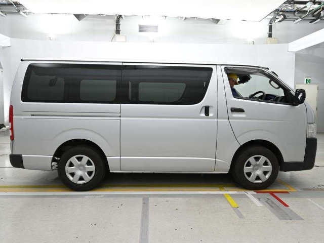 Toyota HIACE VAN 2021 7232090-3