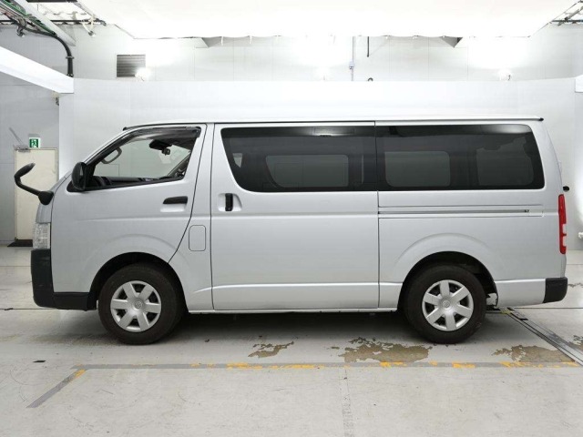 Toyota HIACE VAN 2021 7232090-4