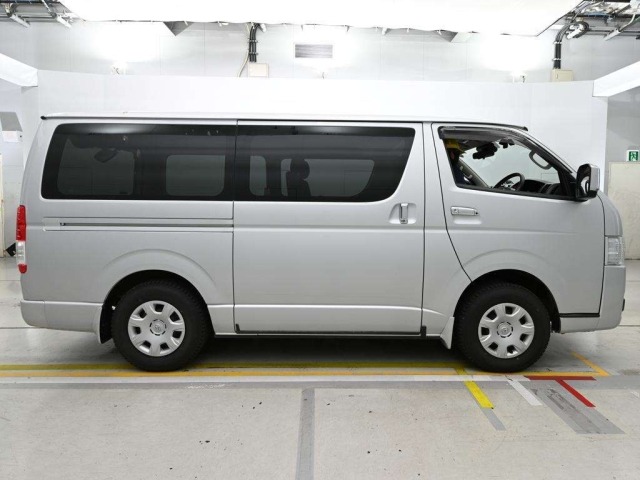 Toyota HIACE VAN 2022 7232091-3