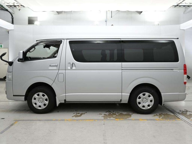 Toyota HIACE VAN 2022 7232091-4