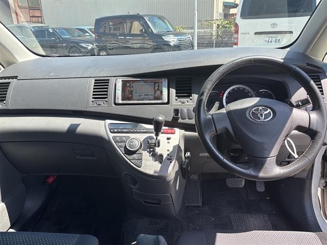 Toyota ISIS 2007 7228579-2