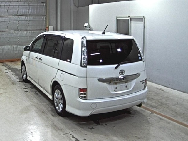 Toyota ISIS 2011 7228655-1