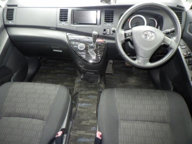 Toyota ISIS 2011 7228655-3