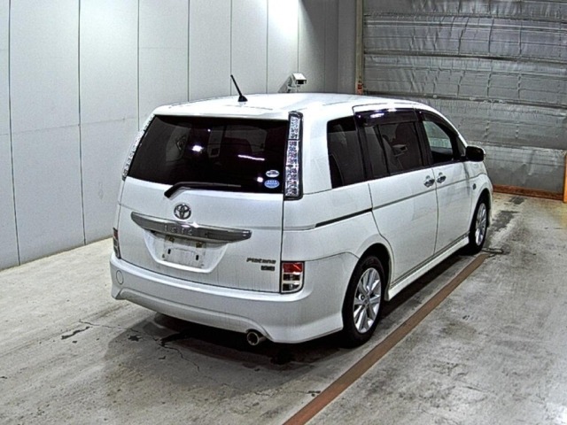 Toyota ISIS 2011 7228655-5