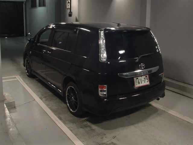 Toyota ISIS 2012 7228749-1