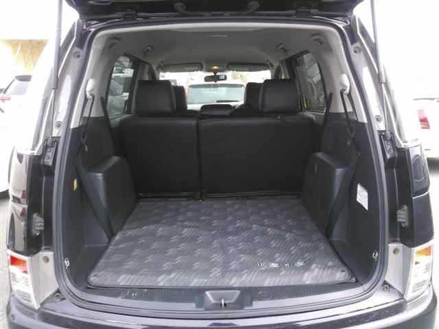 Toyota ISIS 2012 7228749-10