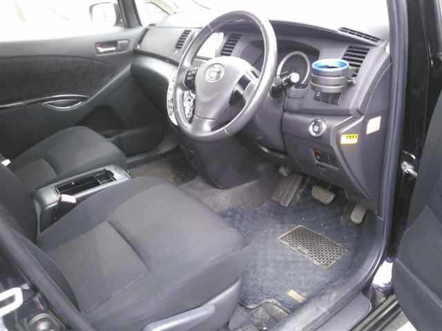 Toyota ISIS 2012 7228749-3