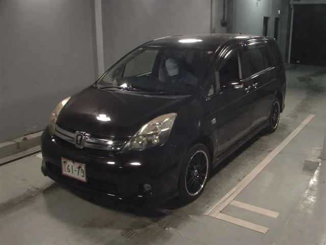 Toyota ISIS 2012 7228749-4