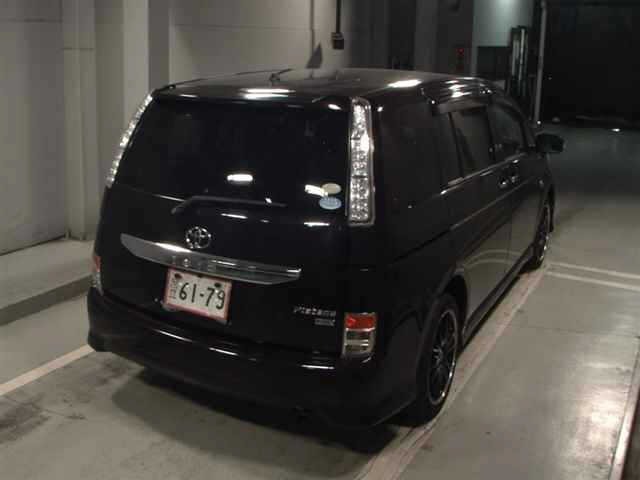 Toyota ISIS 2012 7228749-5