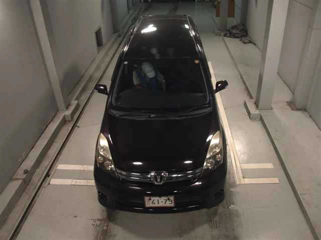 Toyota ISIS 2012 7228749-6