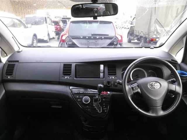 Toyota ISIS 2012 7228749-8