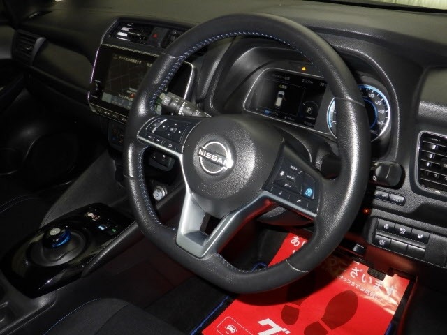 Nissan LEAF 2022 7234672-3