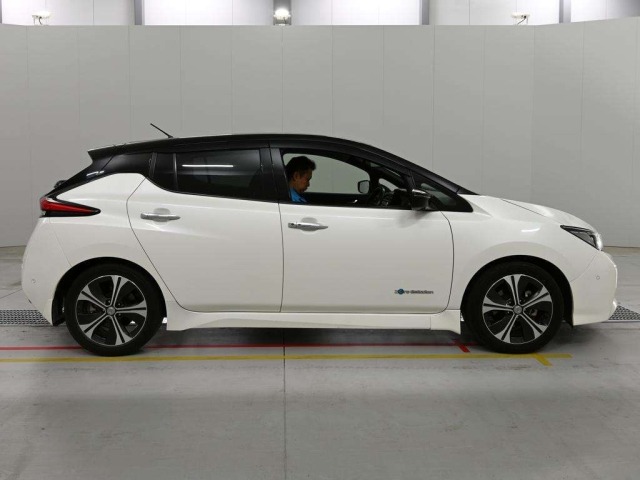 Nissan LEAF 2018 7234673-3
