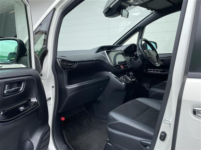Toyota NOAH 2018 7206247-2