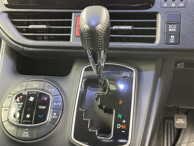 Toyota NOAH 2014 7206258-1