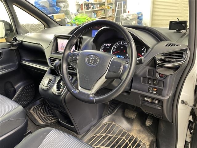 Toyota NOAH 2014 7206258-2