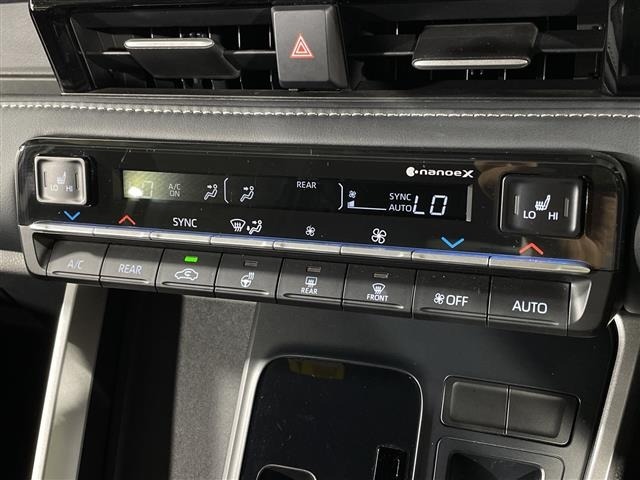 Toyota NOAH 2022 7206297-9