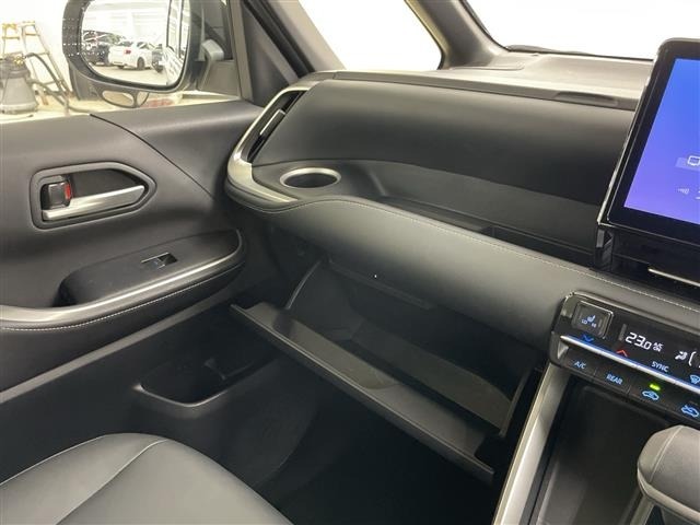 Toyota NOAH 2022 7206298-2