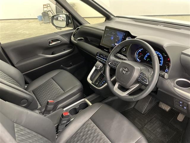 Toyota NOAH 2022 7206298-6