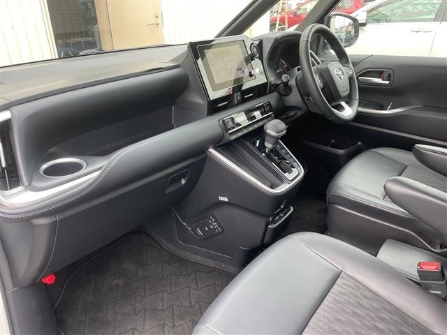 Toyota NOAH 2024 7206302-11