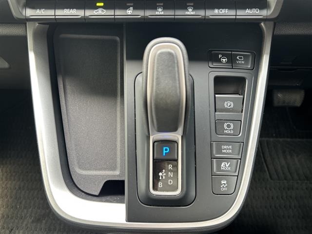 Toyota NOAH 2023 7206329-2
