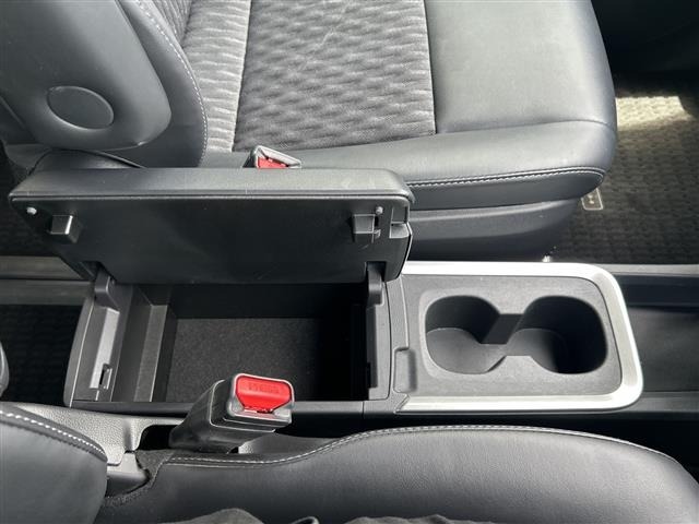 Toyota NOAH 2023 7206329-6