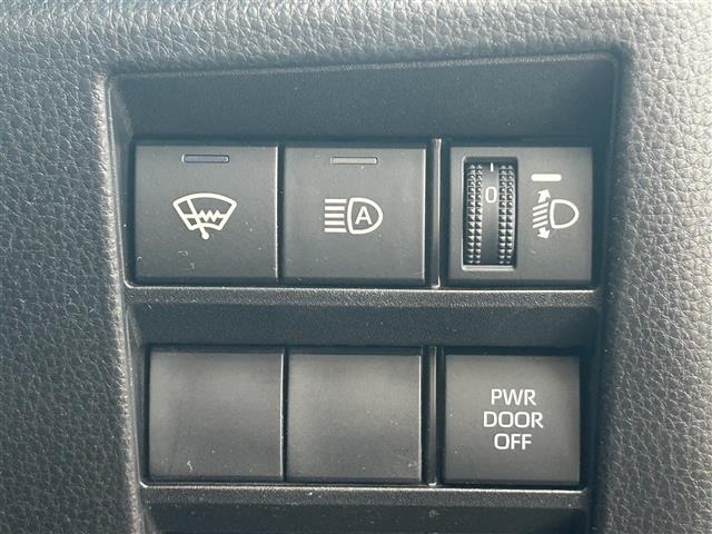 Toyota NOAH 2022 7206330-18