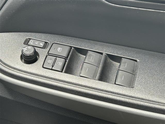 Toyota NOAH 2022 7206330-22