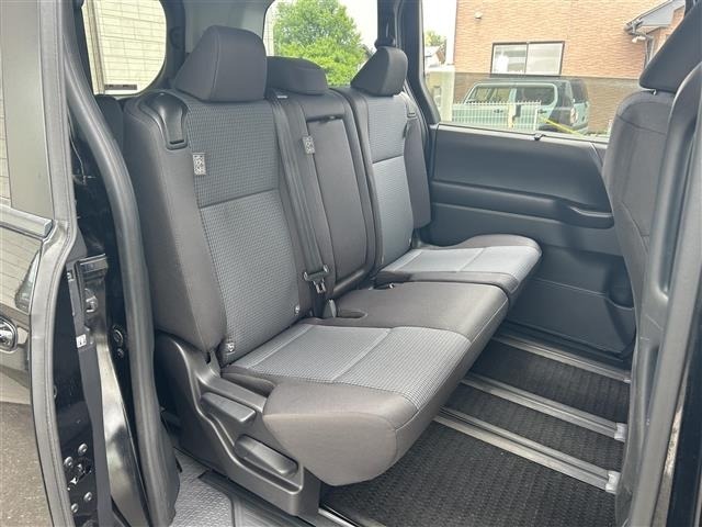 Toyota NOAH 2022 7206330-6