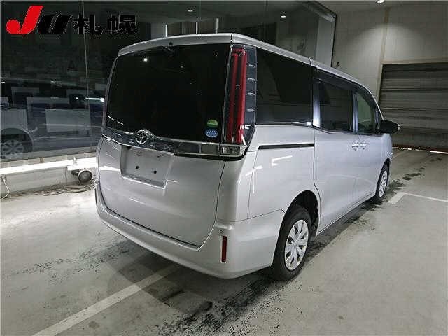 Toyota NOAH 2018 7206342-1