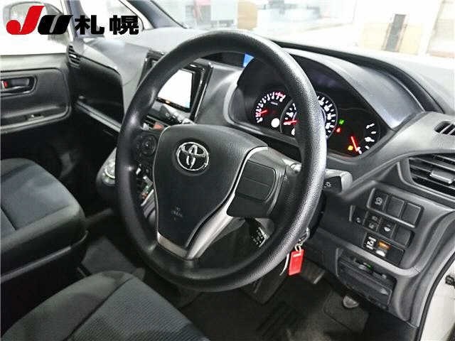 Toyota NOAH 2018 7206342-3