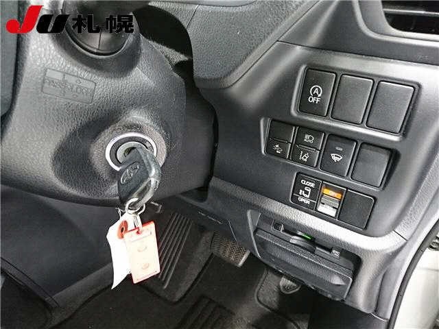 Toyota NOAH 2018 7206342-4