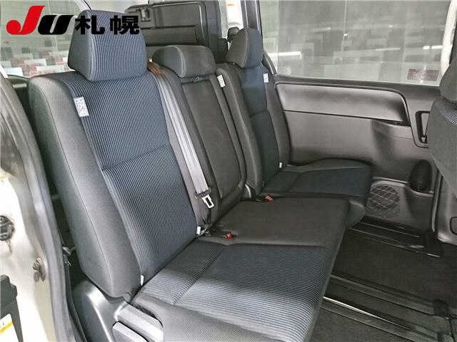 Toyota NOAH 2018 7206342-7