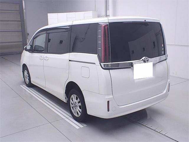 Toyota NOAH 2017 7206365-1