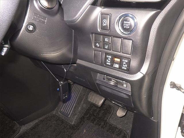 Toyota NOAH 2017 7206365-8