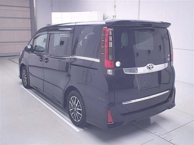 Toyota NOAH 2014 7206366-1