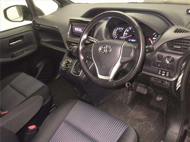 Toyota NOAH 2014 7206366-3