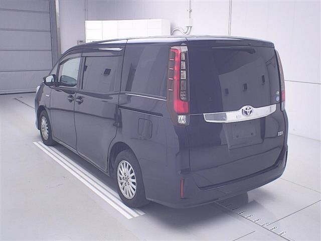 Toyota NOAH 2016 7206367-1