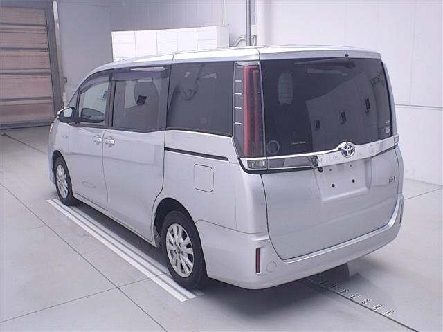 Toyota NOAH 2017 7206368-1