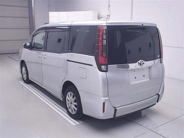 Toyota NOAH 2015 7206376-1