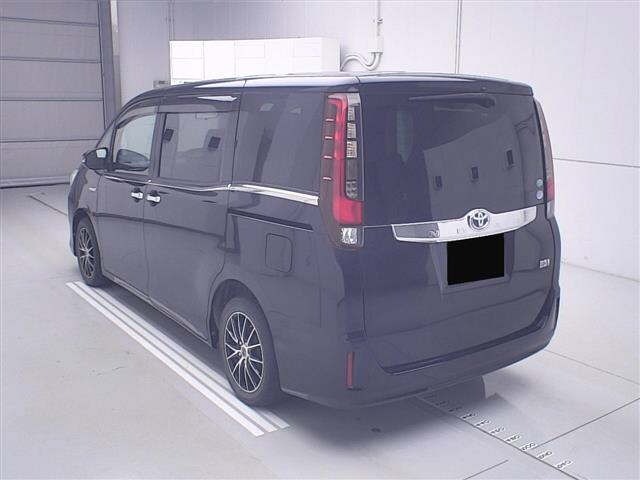 Toyota NOAH 2015 7206377-1