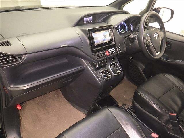 Toyota NOAH 2015 7206377-4