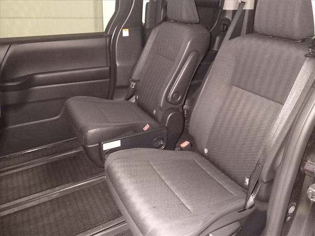 Toyota NOAH 2023 7206384-7