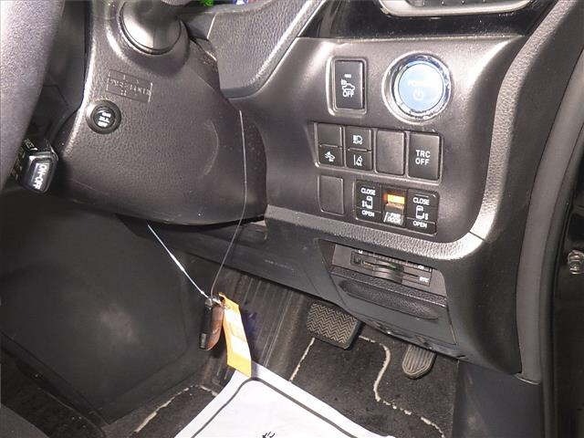 Toyota NOAH 2016 7206385-9