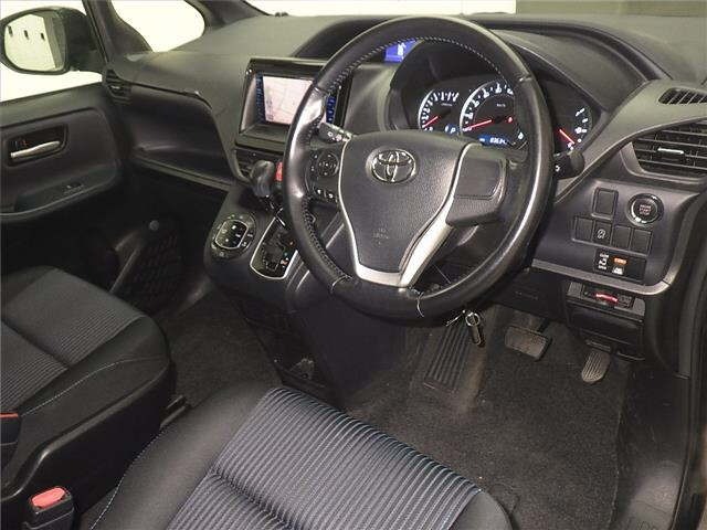 Toyota NOAH 2015 7206387-3