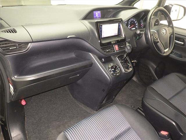 Toyota NOAH 2015 7206387-4