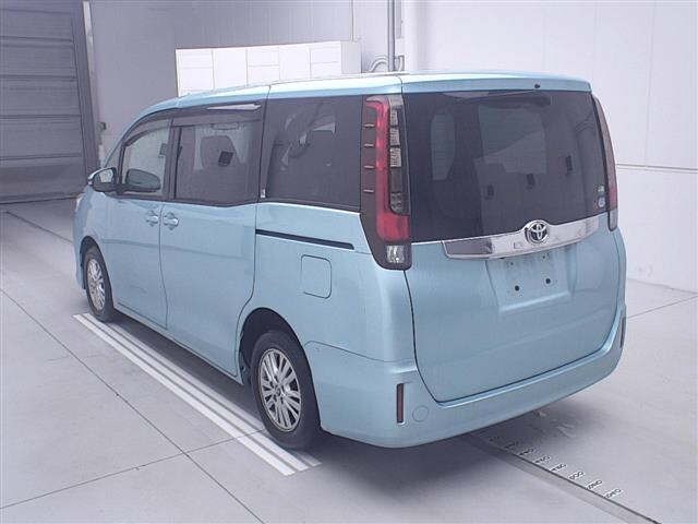 Toyota NOAH 2014 7206400-1