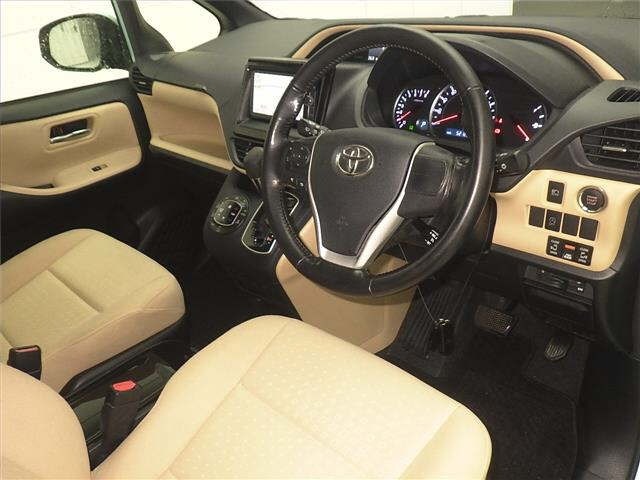 Toyota NOAH 2014 7206400-3