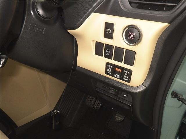 Toyota NOAH 2014 7206400-8